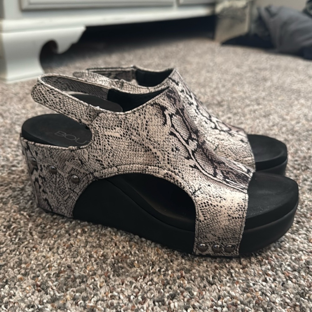 PYTHIN PRINT CORKYS CARLY SHOE SZ 7